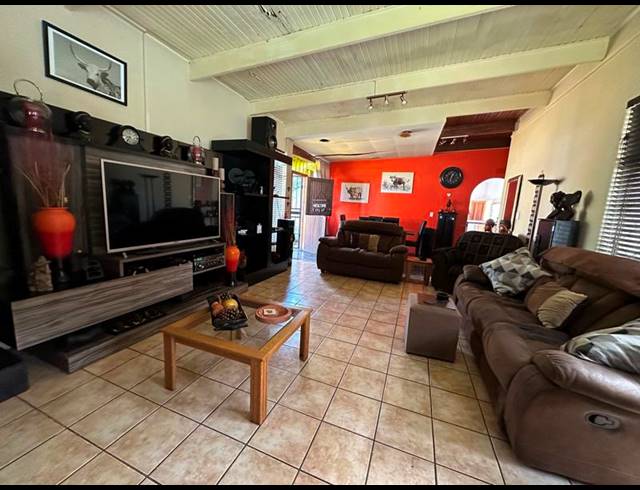 5 BEDROOM HOUSE FOR SALE IN STRUBENVALE